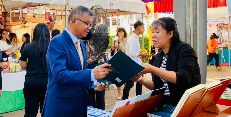 Special Visit of His Excellency Dr HANG Chuon Naron at Cambodia Book Fair 2023